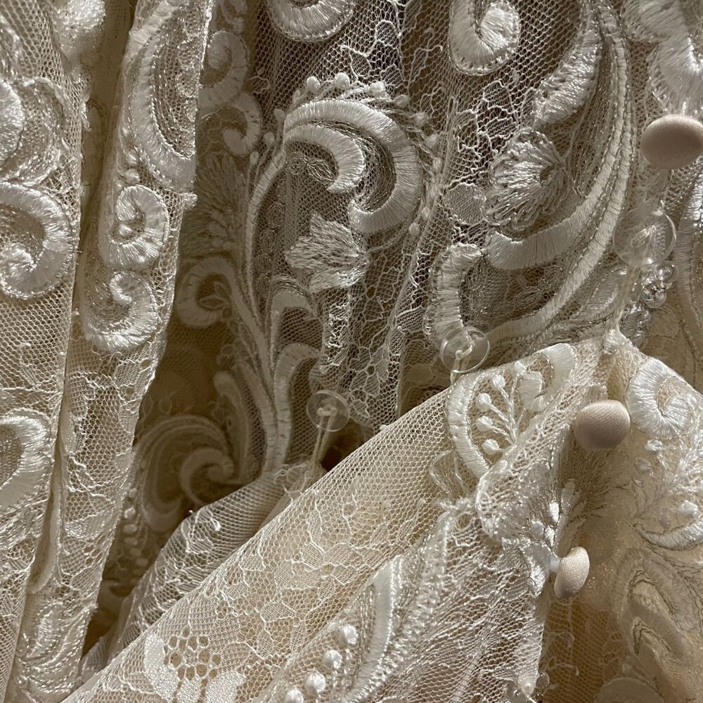 Allure Bridal Gown Style 9501 - Picture 10 of 14